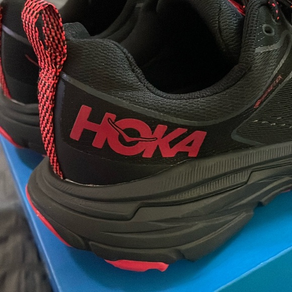 🌺HOKA black with red trim challenger ATR 6 GTX tennis shoes.  7 - Picture 3 of 9